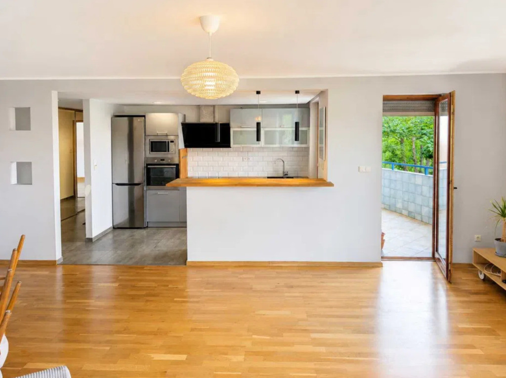 Przestronne 85 m²/3strony Świata/2 miejsca w garażu - Widok 2