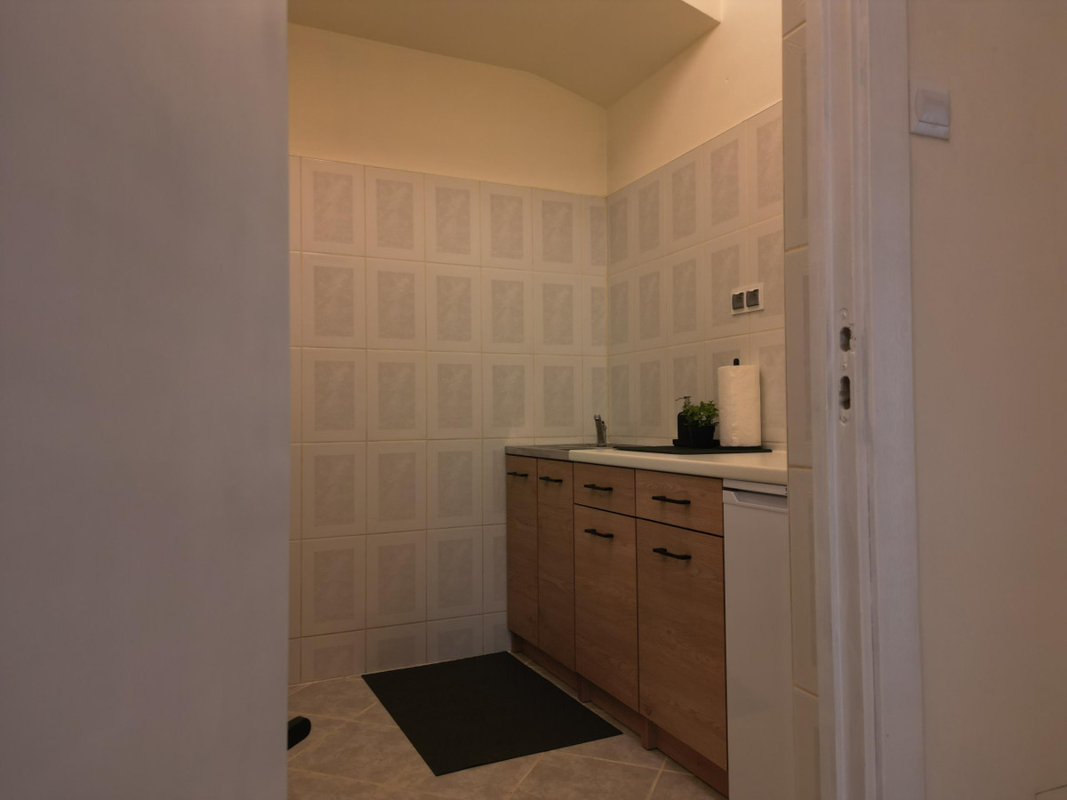 Lokal usługowy na 1 piętrze w apartamentowcu 60 m² - Widok 4
