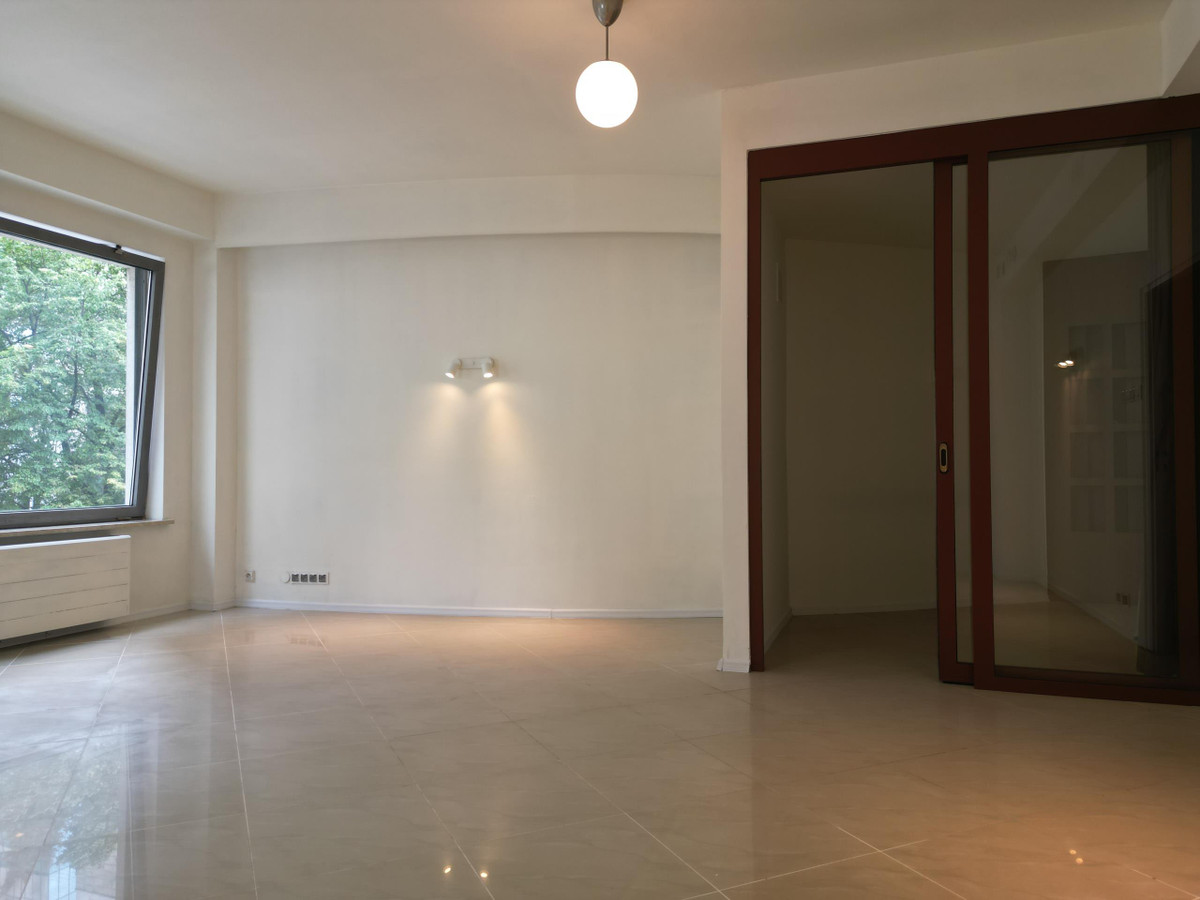 Lokal usługowy na 1 piętrze w apartamentowcu 60 m² - Widok 3