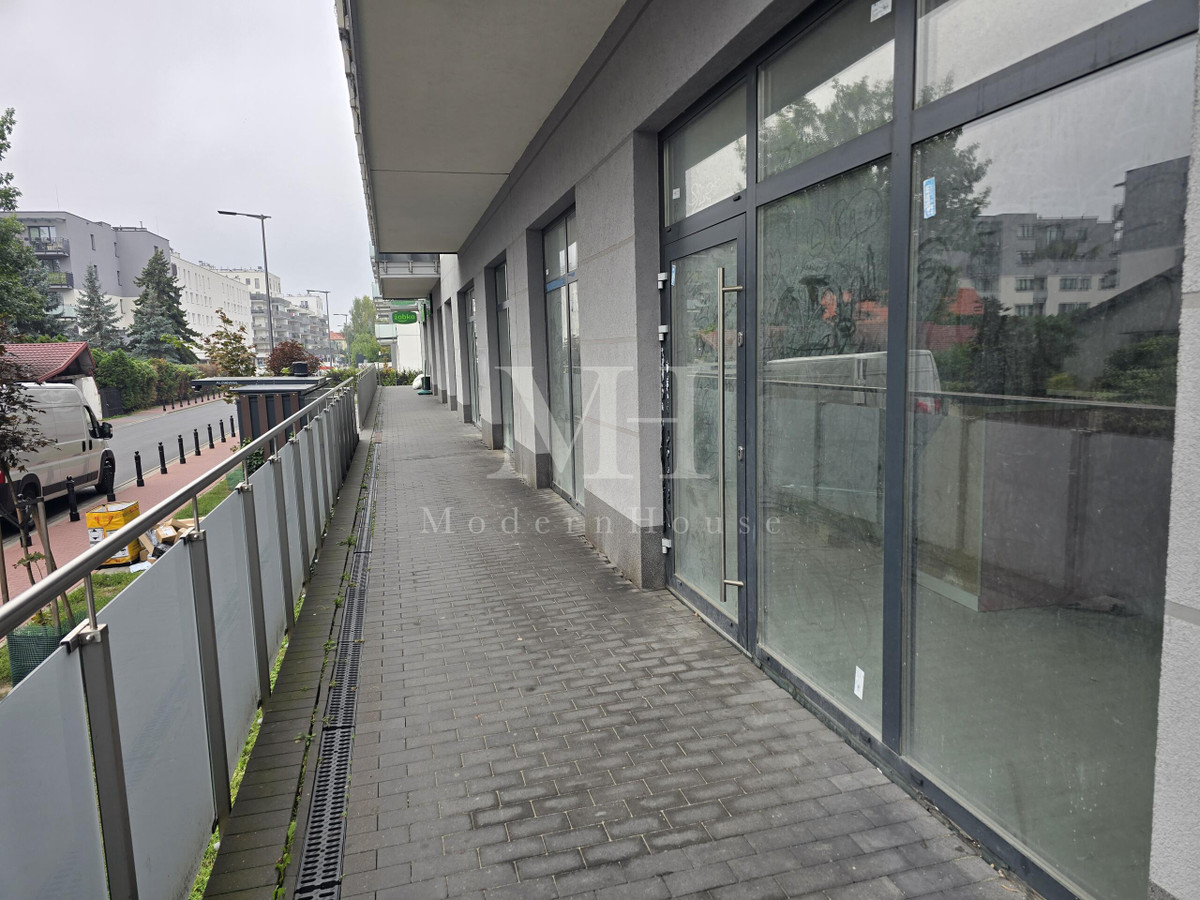 Lokal usługowy 82 m² | Duże witryny | Wysokość 4 m | Ząbki | Andersena - Widok 2