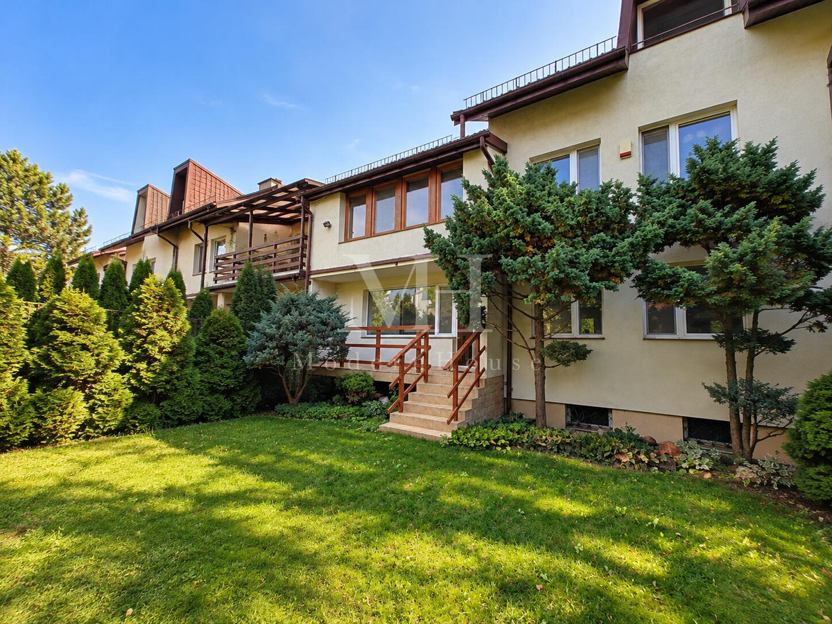 Dom dla rodziny w B-stoku– 2 salony, ogród, garaż, 266 m² działki