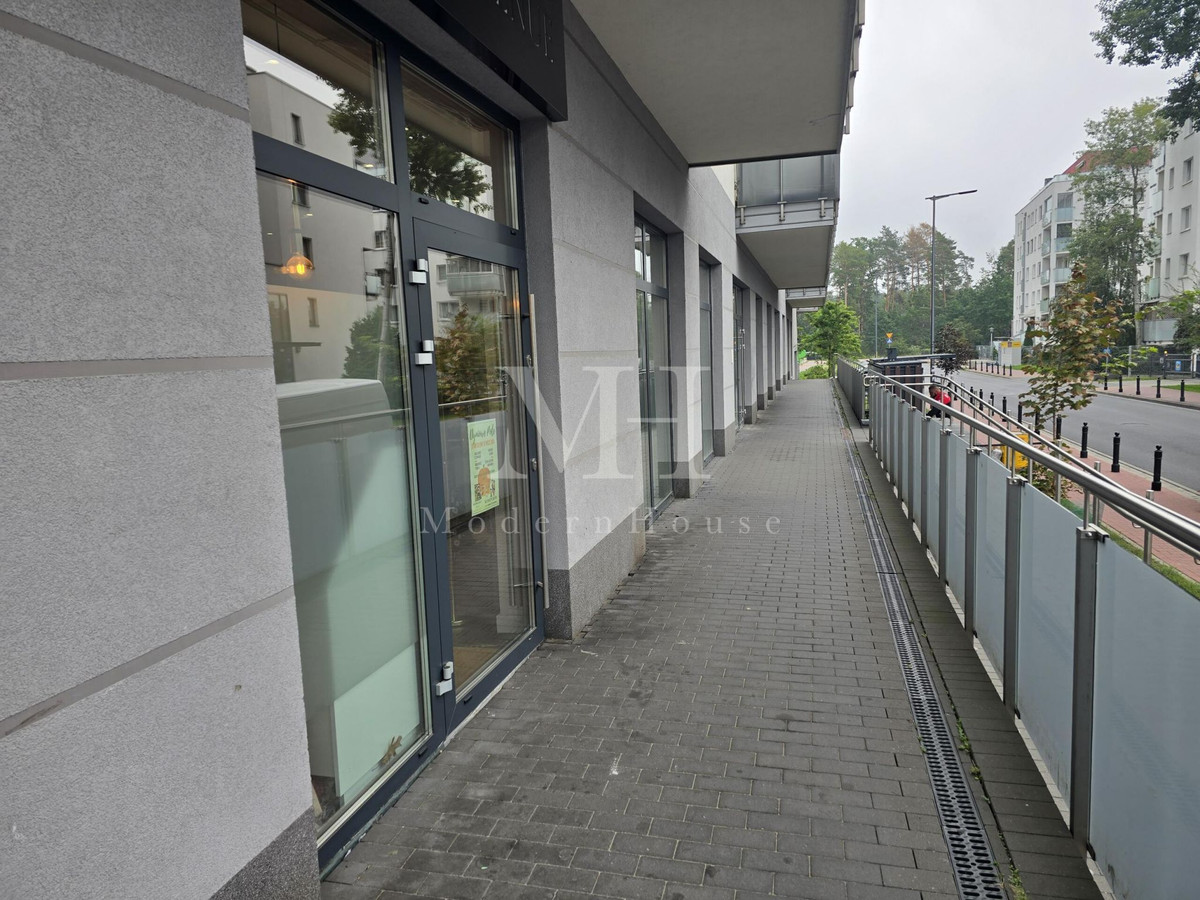 Lokal usługowy 82 m² | Duże witryny | Wysokość 4 m | Ząbki | Andersena - Widok 3