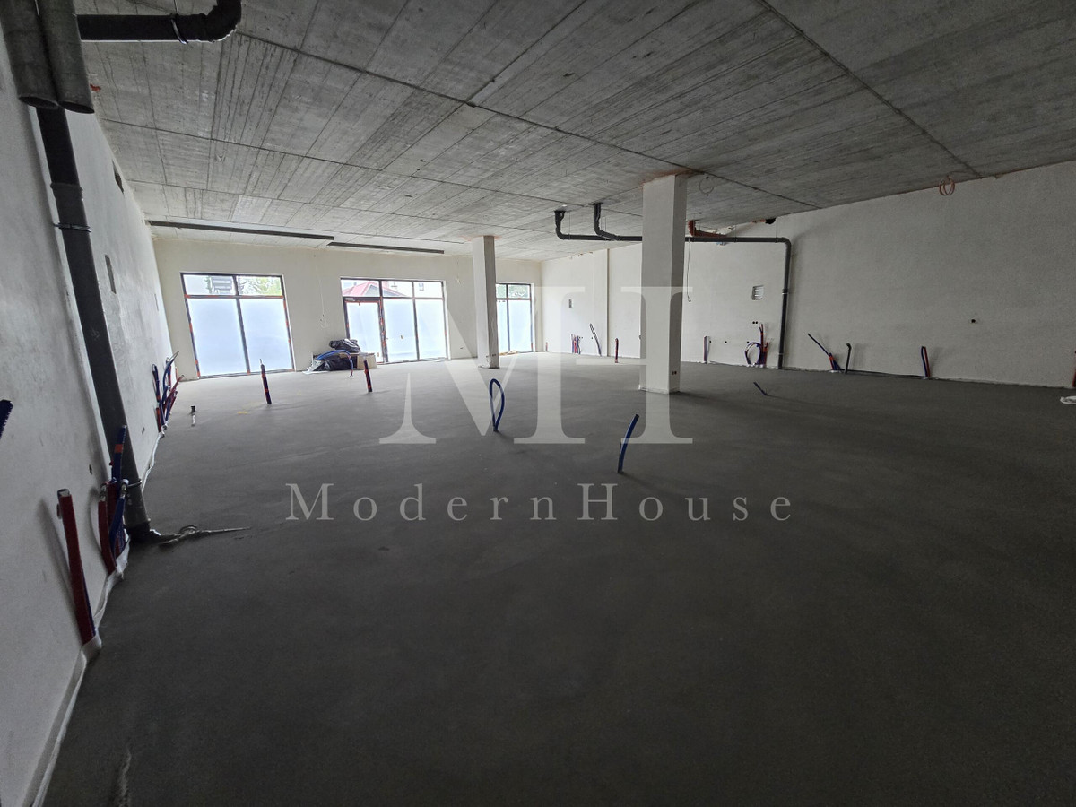 Lokal usługowy 173,5 m² | Witryny | Wysokość 4 m | Ząbki | Andersena - Więcej