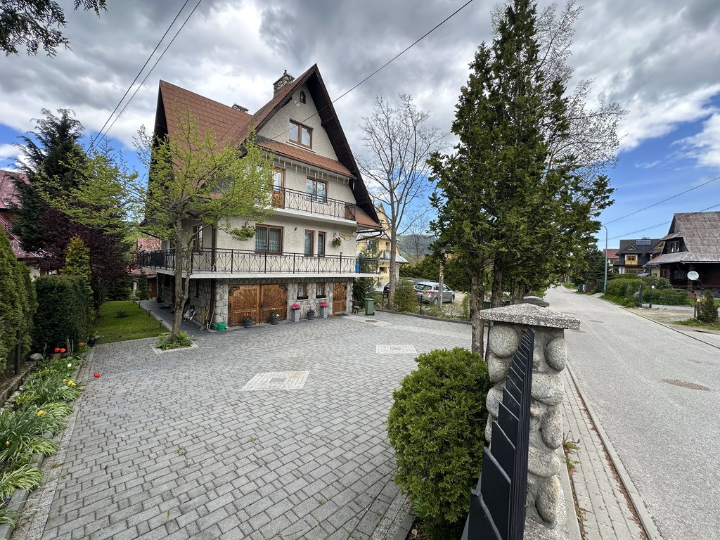 House, 270 m², land 727 m²