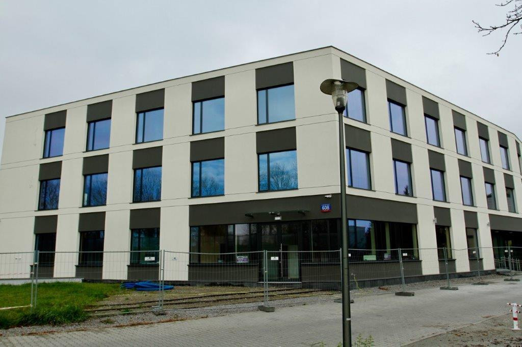 Commercial property, 402 m²