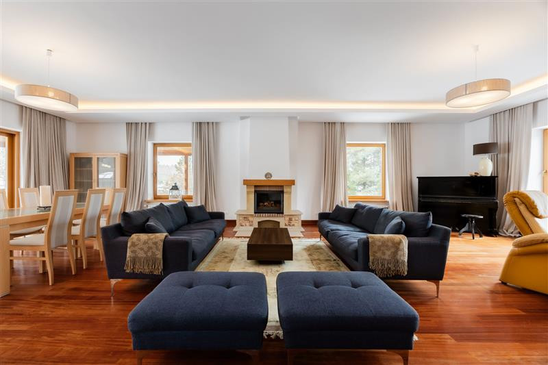 Hus, 440 m², tomt 24200 m²
