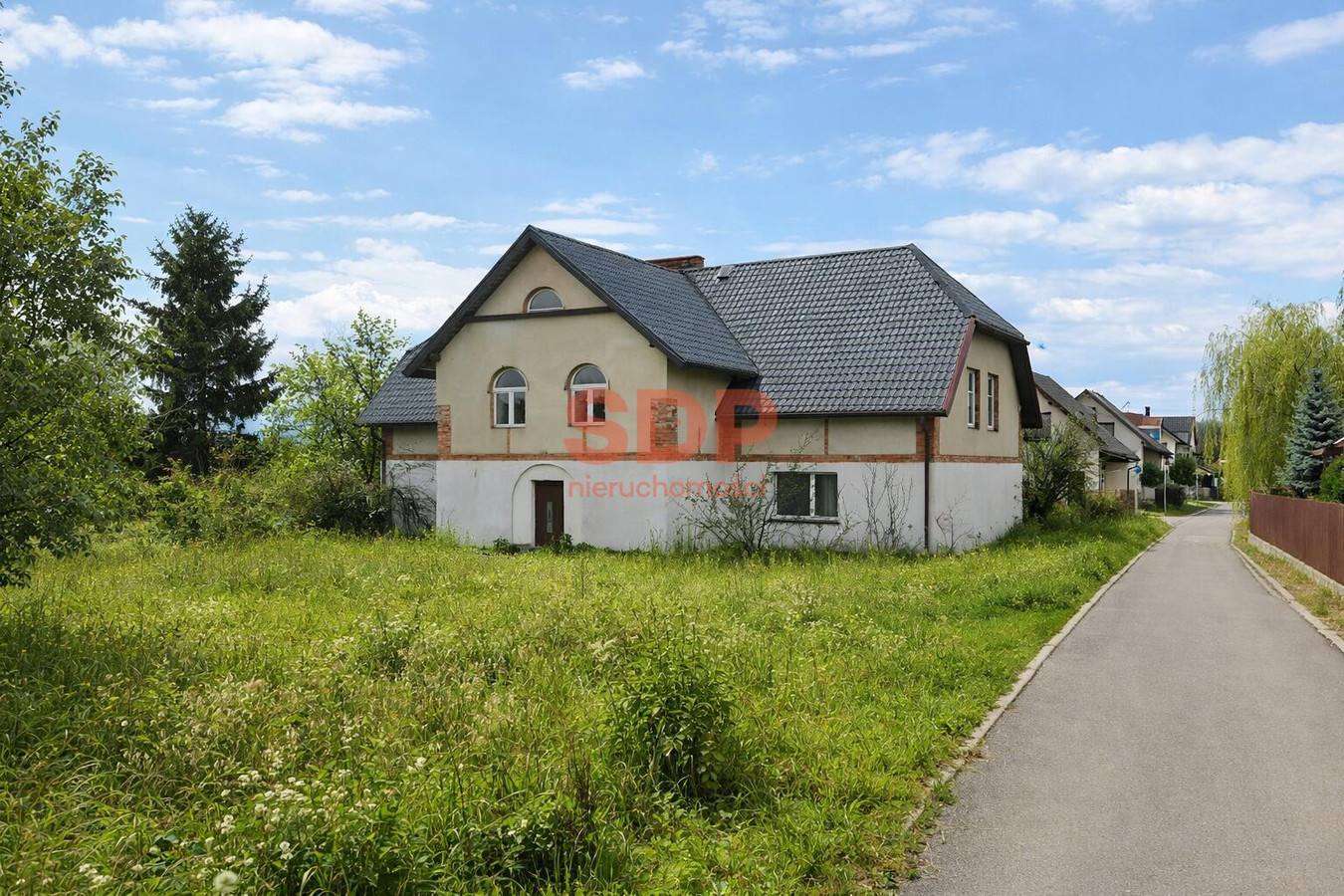 Kuća, 400 m², zemljište 1535 m²