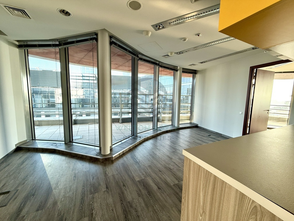 Niewielkie biuro z tarasem w Centrum - Widok 3