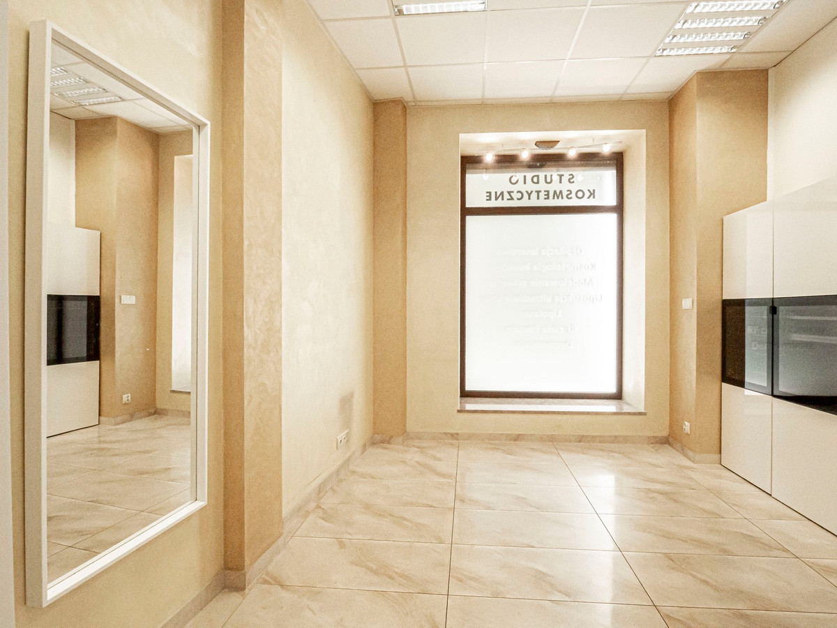 Lokal idealny na gabinety lub duży openspeace - Więcej