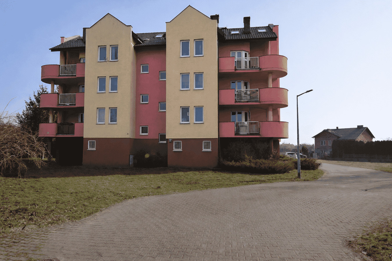Blok mieszkalny 9-mieszkań + działka na drugi blok