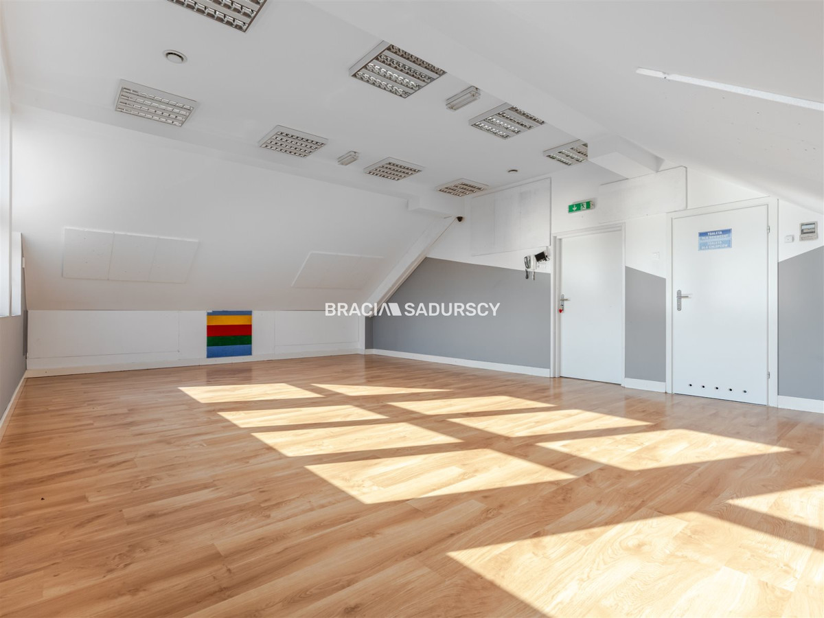 Budynek usługowy i hala – 465 m² - Kraków - Widok 4