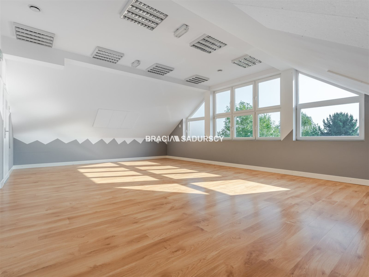 Budynek usługowy i hala – 465 m² - Kraków - Widok 3