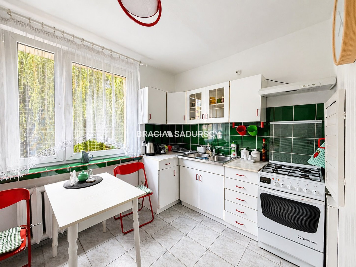 Kawalerka z osobną kuchnią, 37 m², balkon - Widok 2