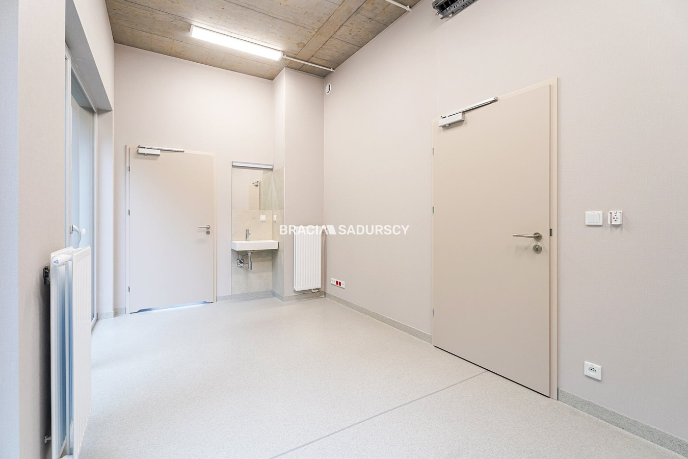Nowoczesny budynek medyczno-usługowy | Kurdwanów - Widok 5