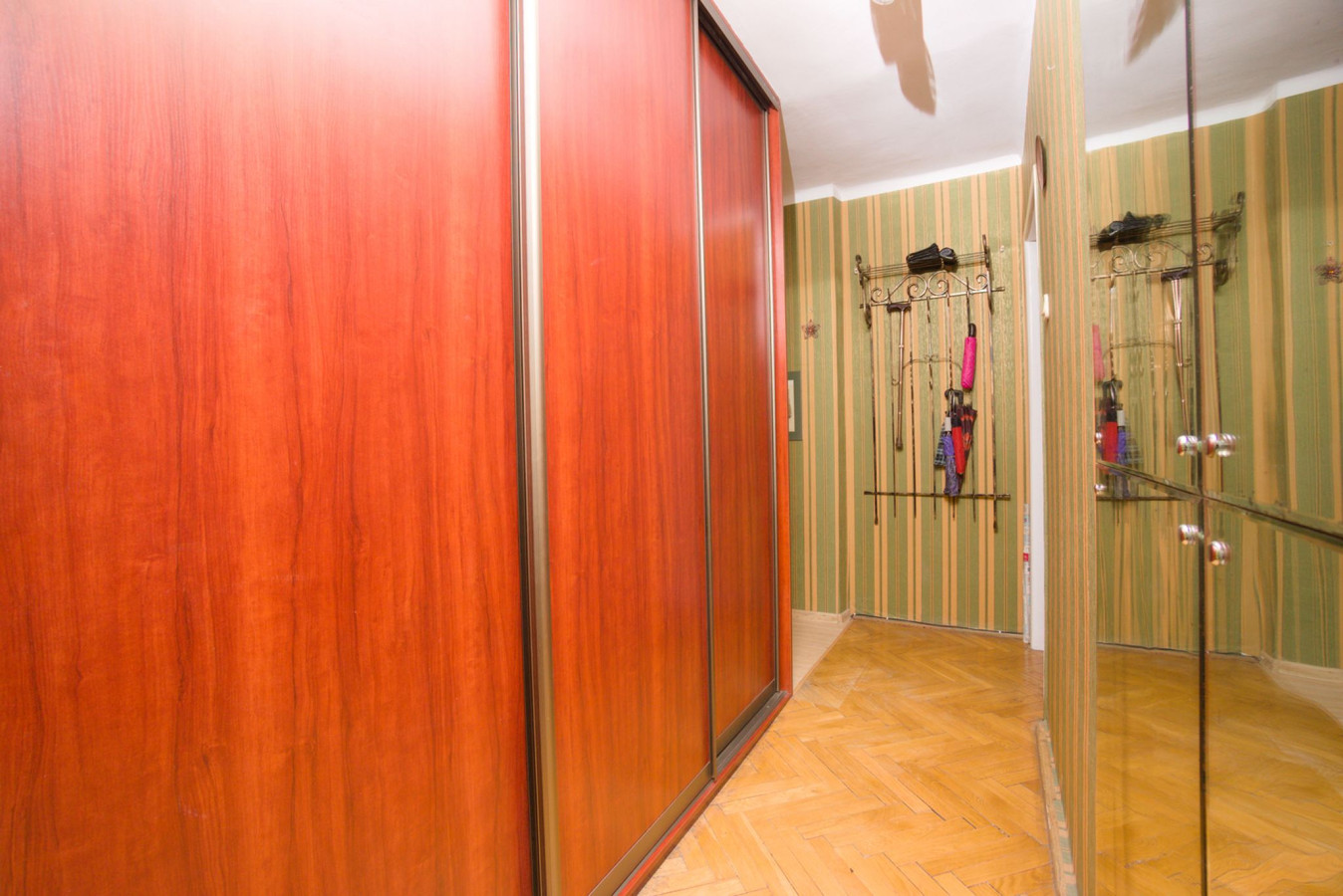Centrum, ogrzewanie z sieci, balkon - Mehr