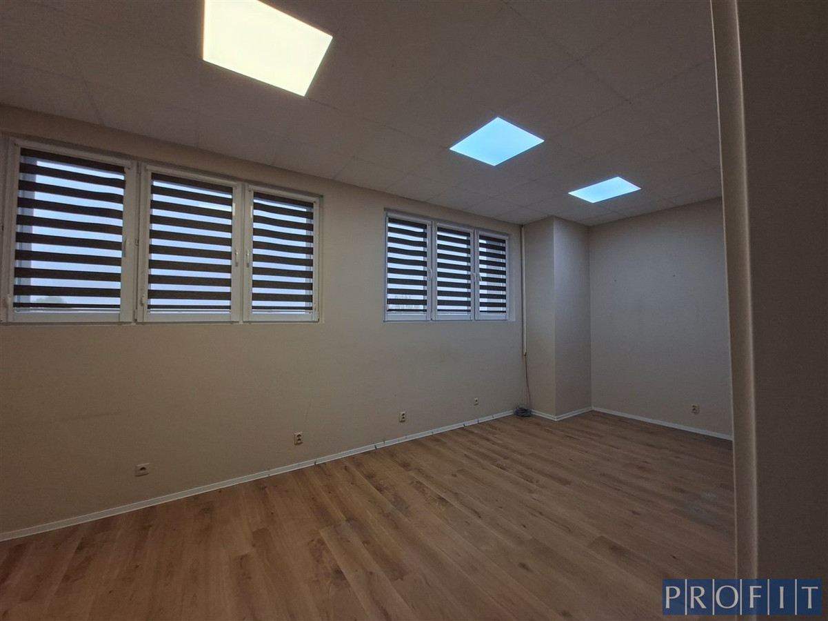 biuro 400m parking - Widok 3