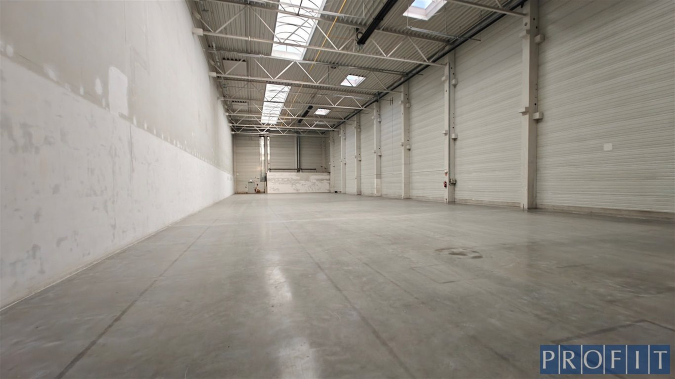magazyn 1302m2 | h: 10m | 1 dok | biura/socjal