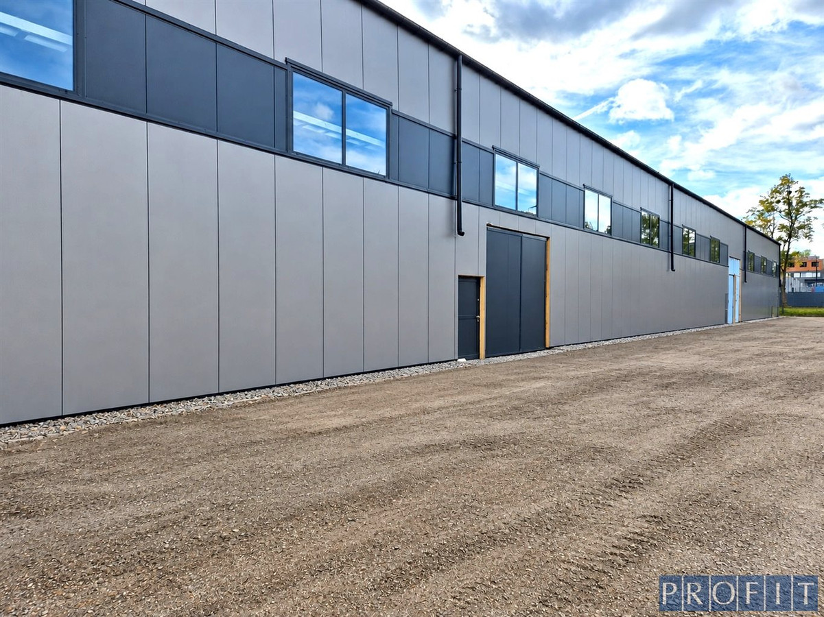 Hala 370m2 z częścią socjalną i biurami na 1p