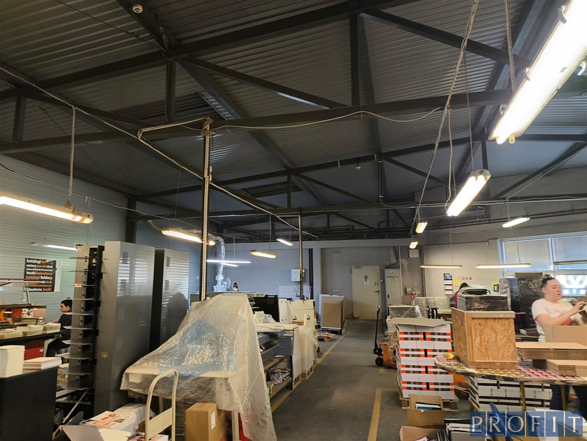 Budynek produkcyjno magazynowo biurowy 960 m² ok A4 - Więcej