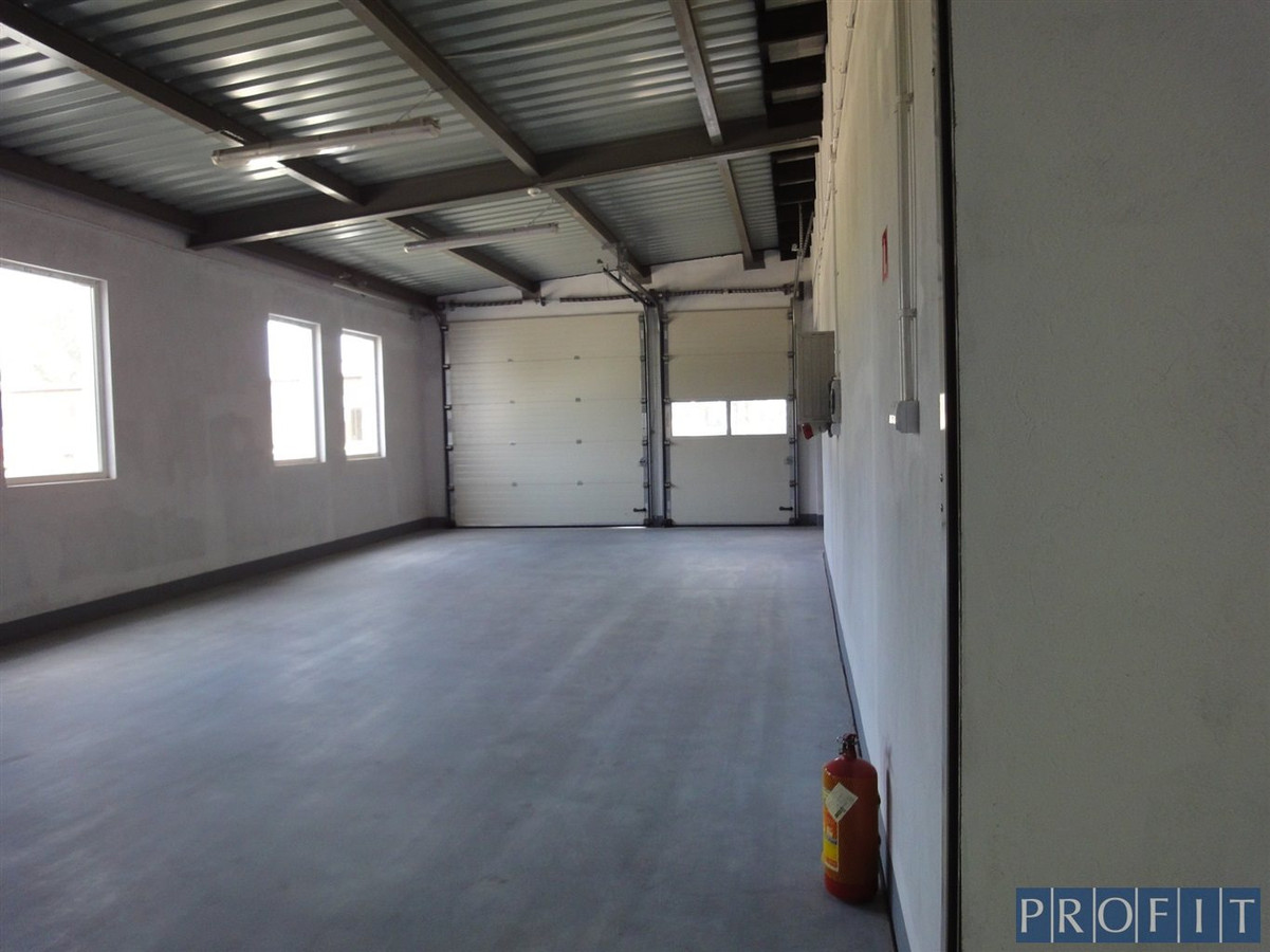 Hala 1052m², dok 2X poziom 0 - Widok 2