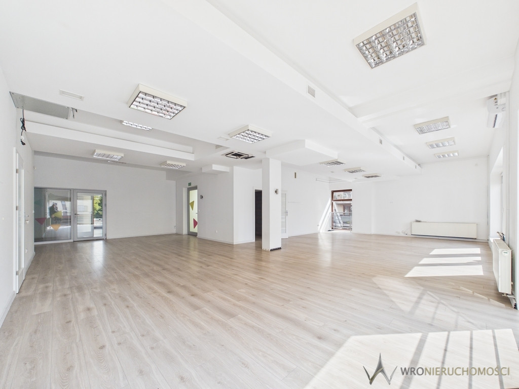 LOKAL DO WYNAJECIA W CAŁOŚCI LUB W CZĘŚCI - Więcej