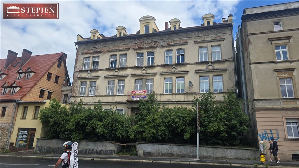Gotowy biznes lub piętro secesyjnej kamienicy