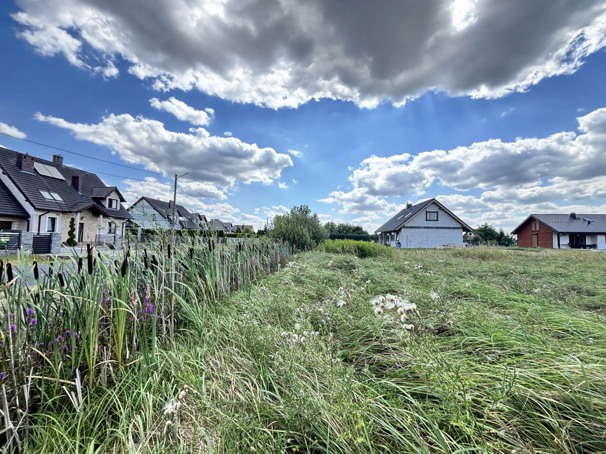 Spokojna lokalizacja | Zabudowa jednorodzinna | MPZP | Droga asfaltowa | Media - Więcej