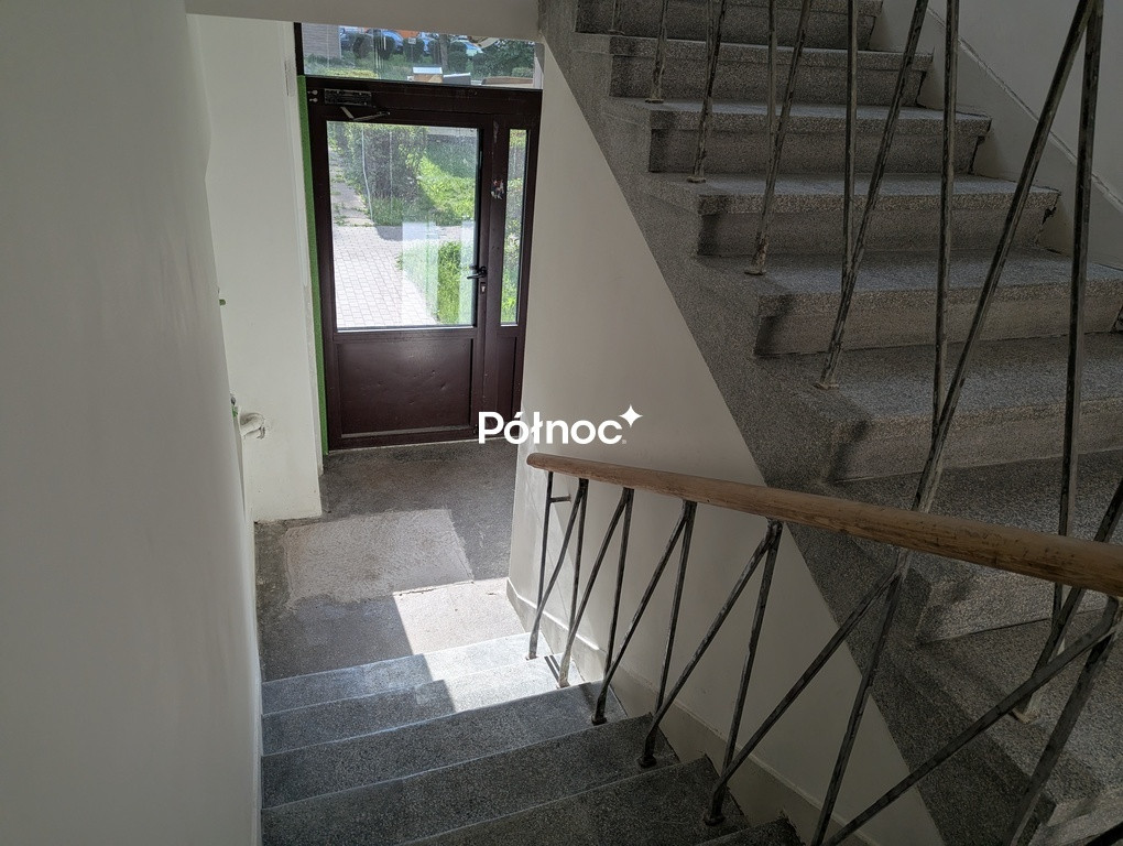 Iwicka 33 m² M2 / Do remontu - Widok 3