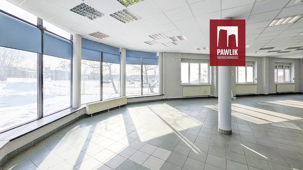 Salon ekspozycja + magazyn przestronny parking