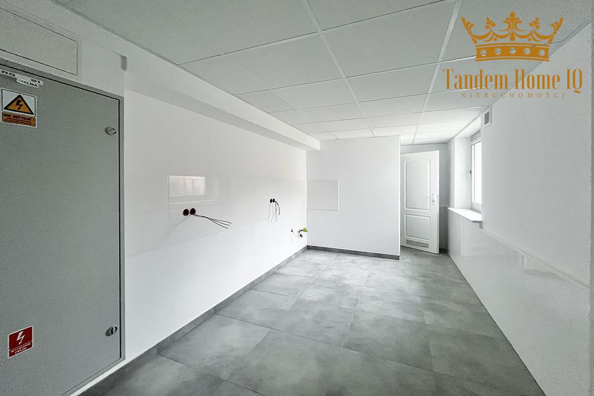Na wynajem magazyn z biurem, razem 171 m² Białołęka, Białołęcka - Więcej