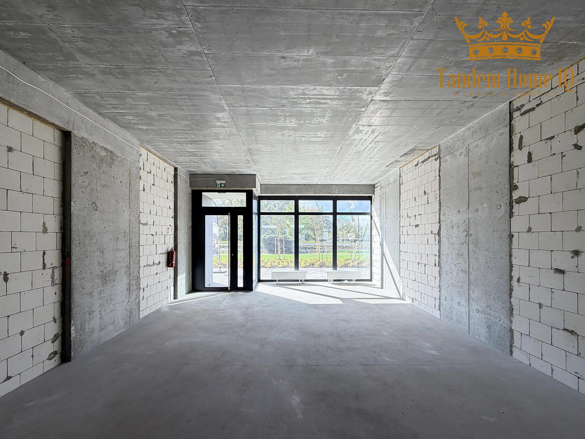 Na wynajem lokal usługowo-handlowy 105 m² Praga Północ widoczny z ulicy - Widok 2
