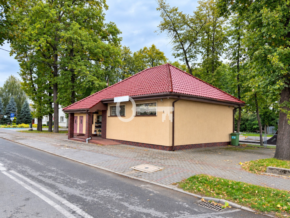 Wolnostojący lokal komercyjny z parkingiem - Widok 2