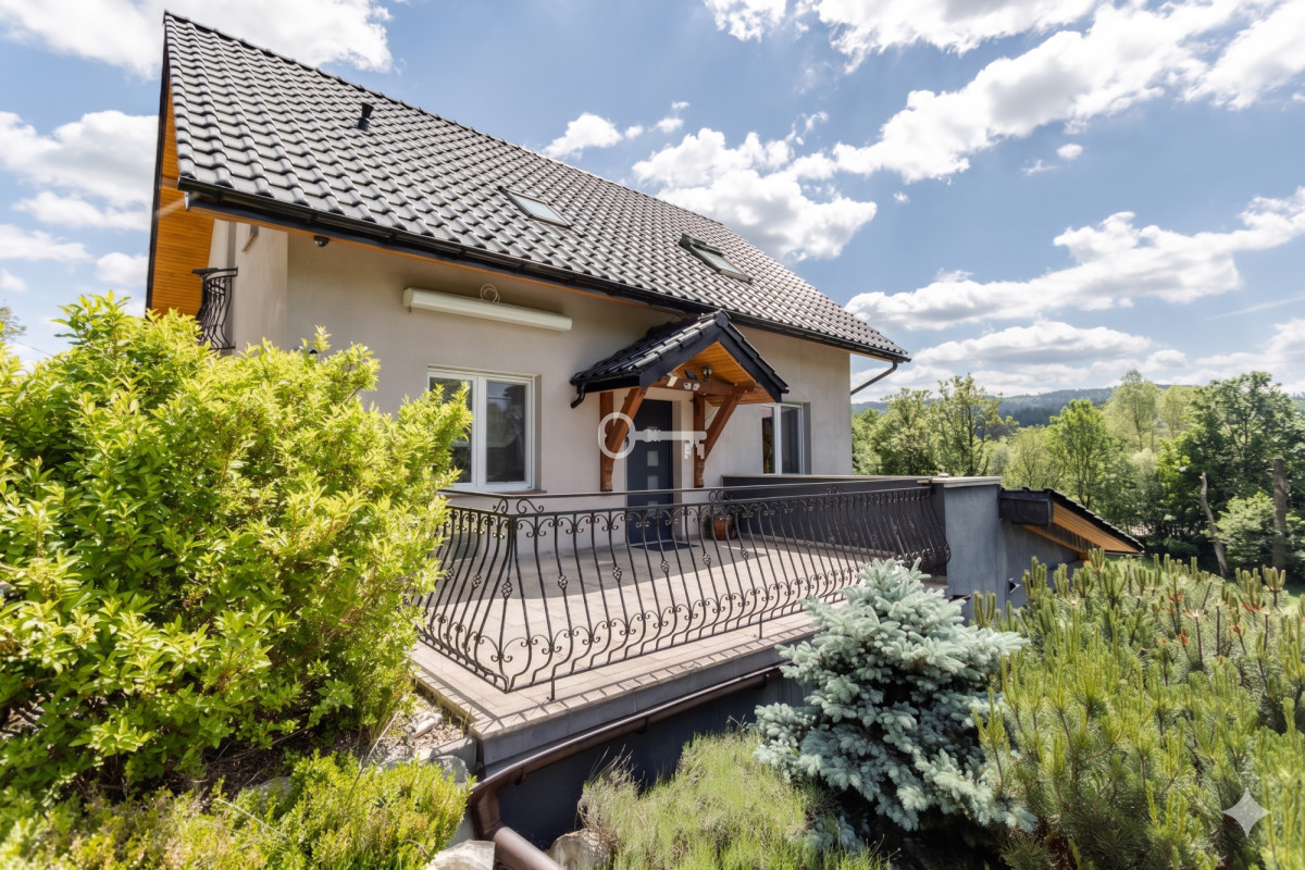 Maja, 195 m², krunt 2376 m²
