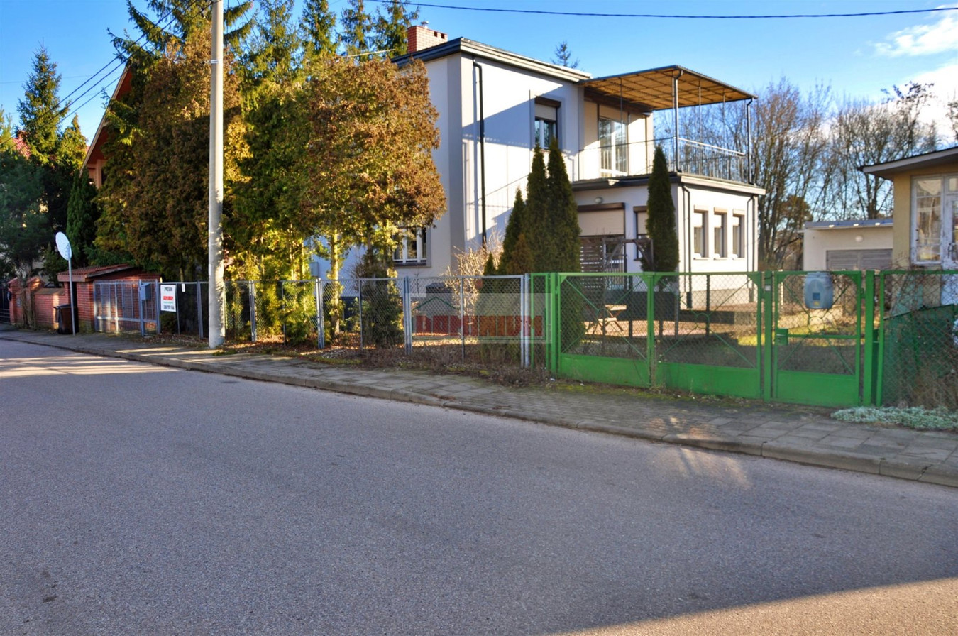 Wonostojący dom na osiedlu Pietrasze