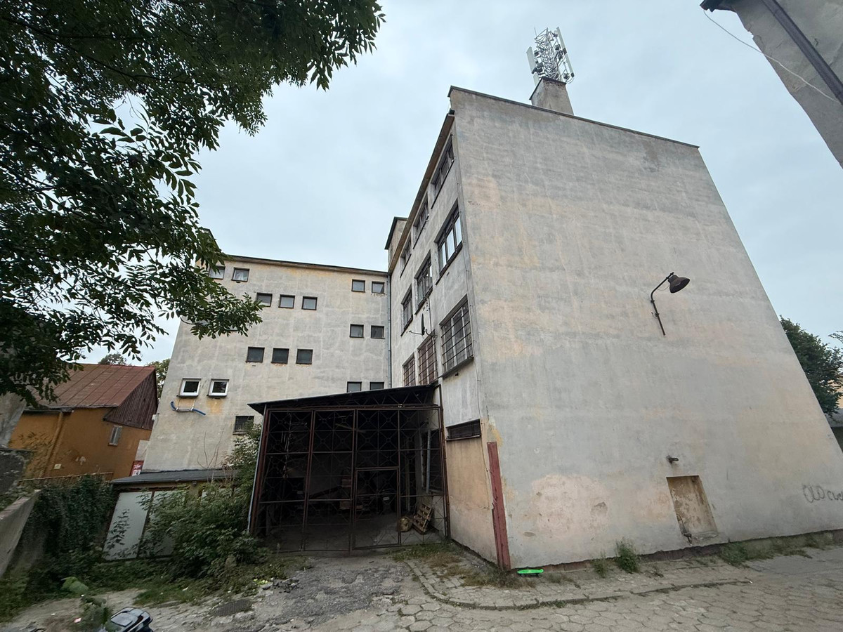 Sprzedam dwie kondygnacje (3 i 4) usługowo biurowe w centrum Rypina - Więcej