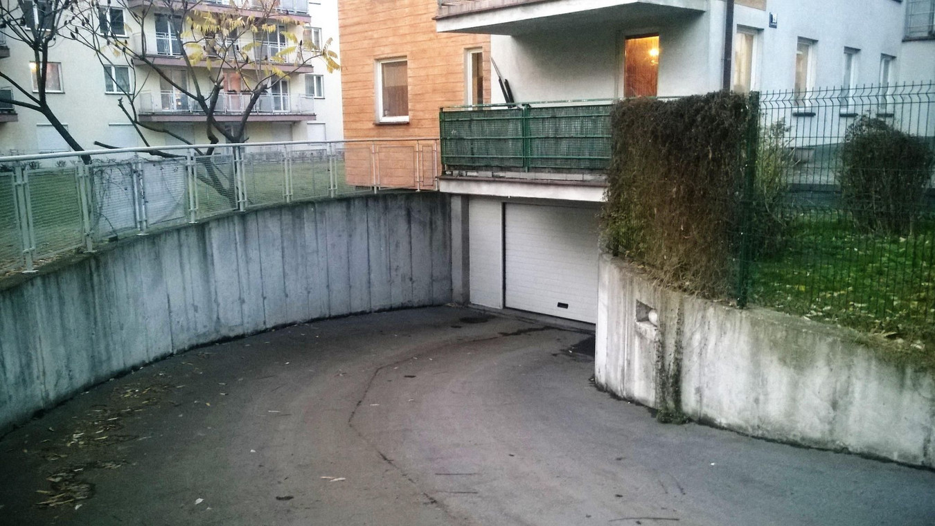 Miejsce postojowe , garaż , Ruczaj ul. Chmieleniec - Widok 3