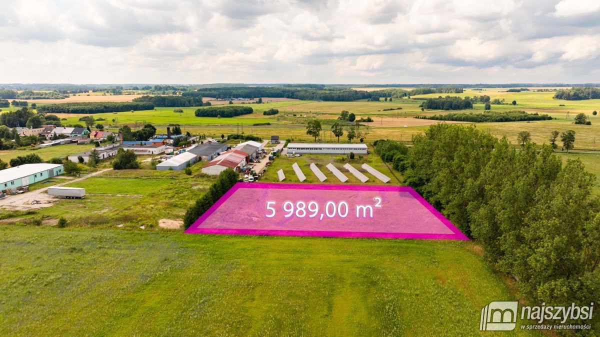 Плац, 5989 m²