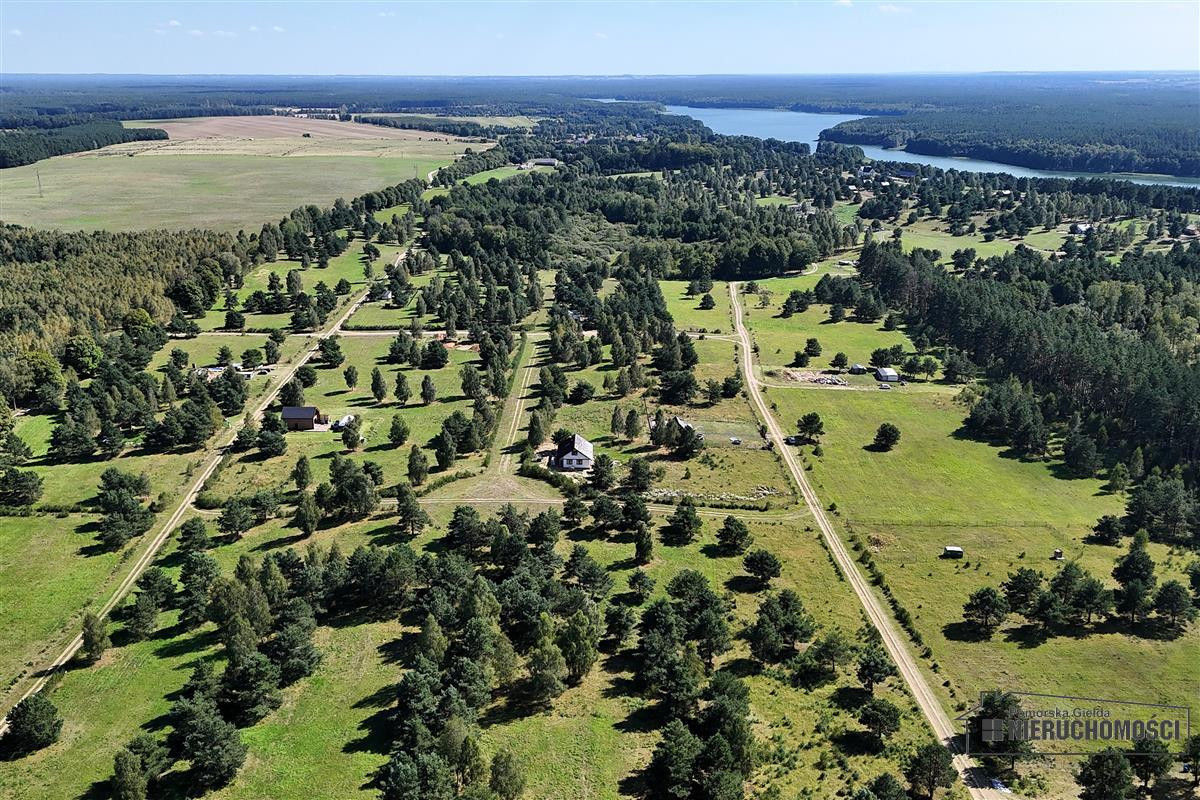 Budowlane nad jeziorem. Prąd, wodociąg, plaża - Więcej