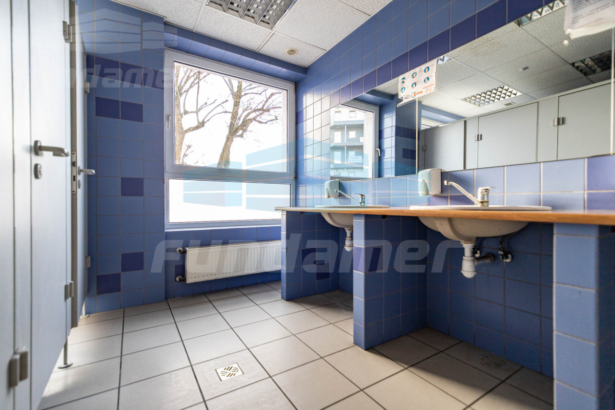 Biuro/Magazyn 14-150mkw - media w cenie, klimatyza - Więcej