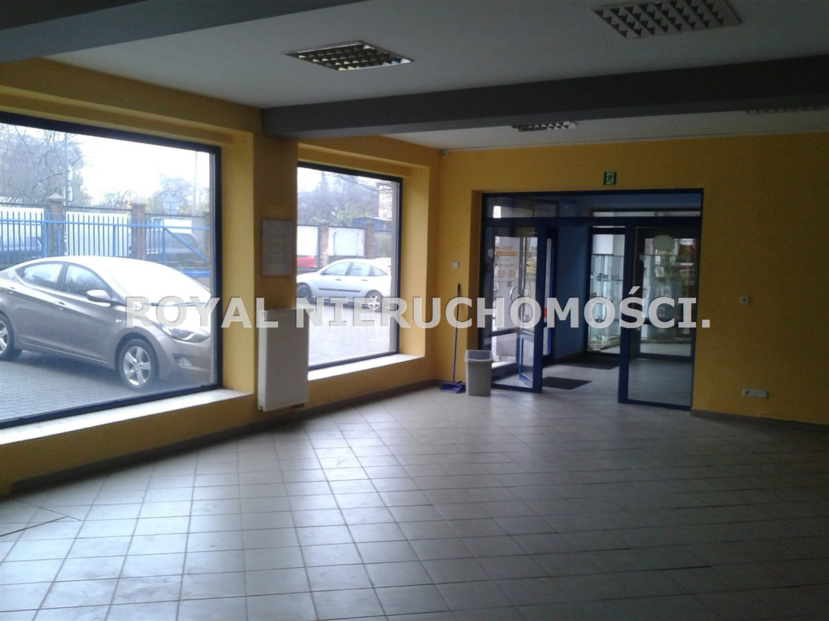 Post kummerċjali, 120 m²