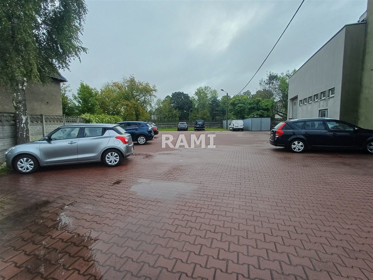 Lokal handlowo usługowy, plus magazyn, parking, teren ogrodzony - Widok 2
