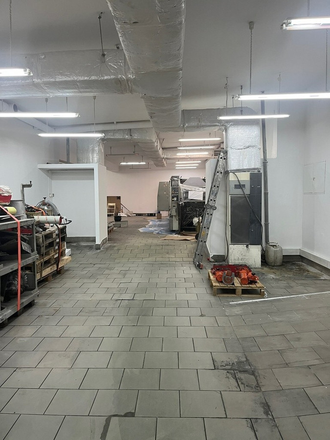 WYNAJMĘ WOLNOSTOJĄCY BUDYNEK OGRODZONY PARKING - Widok 2