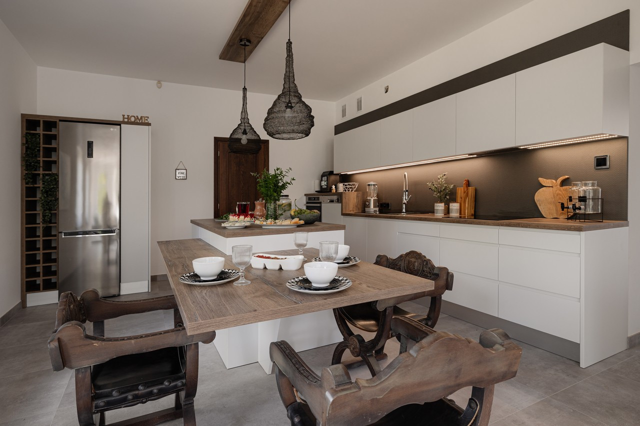 Kuća, 455 m², zemljište 5800 m²
