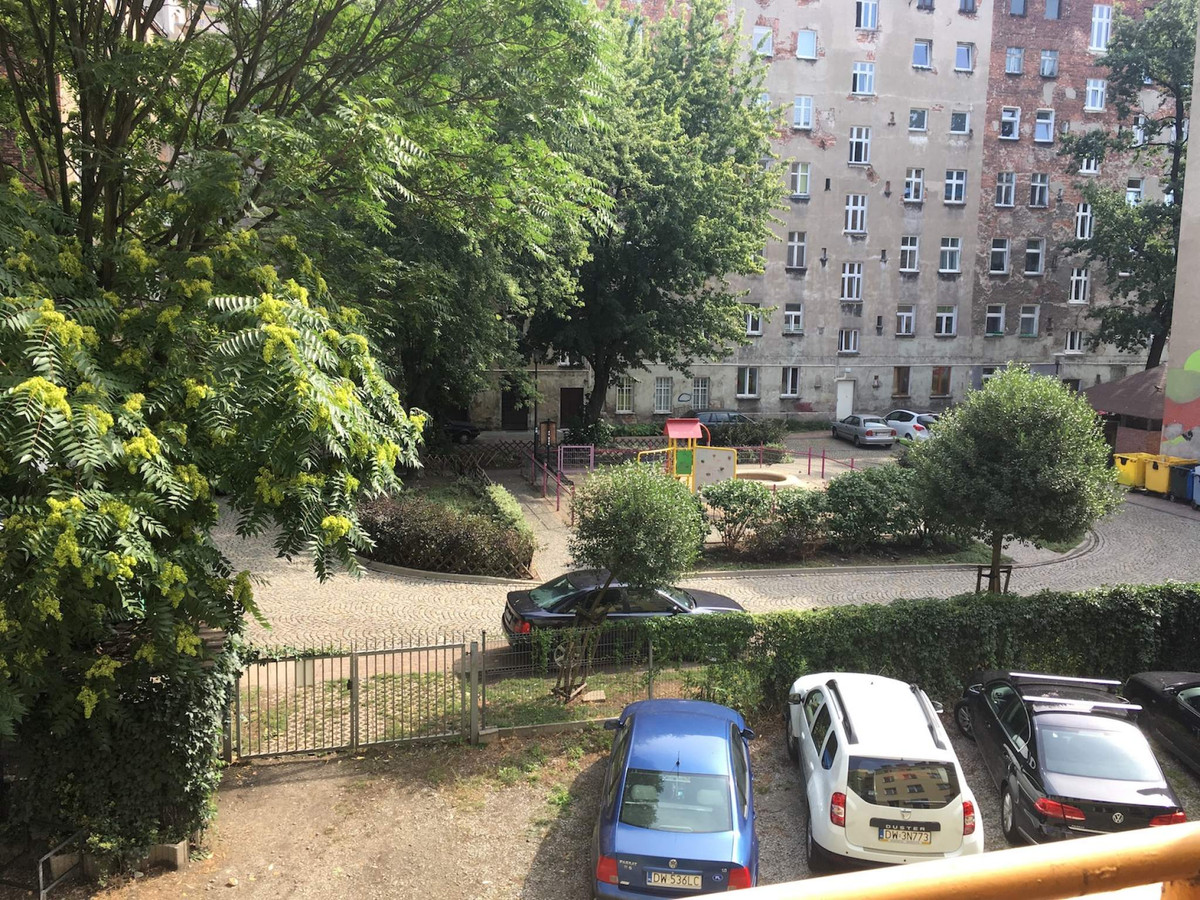 Pokój z balkonem w centrum, za całość 1450,- - Więcej