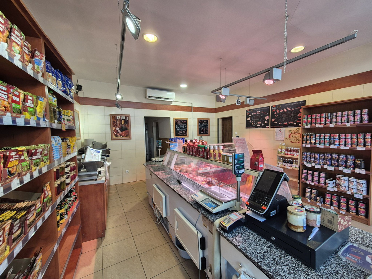 Atrakcyjny lokal 60 m² z dużą witryną na parterze – Gniezno, ul. DąbrówkI - Więcej