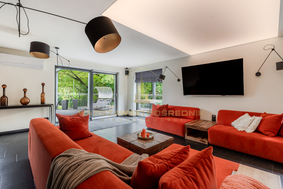 Hus, 302 m², tomt 1400 m²