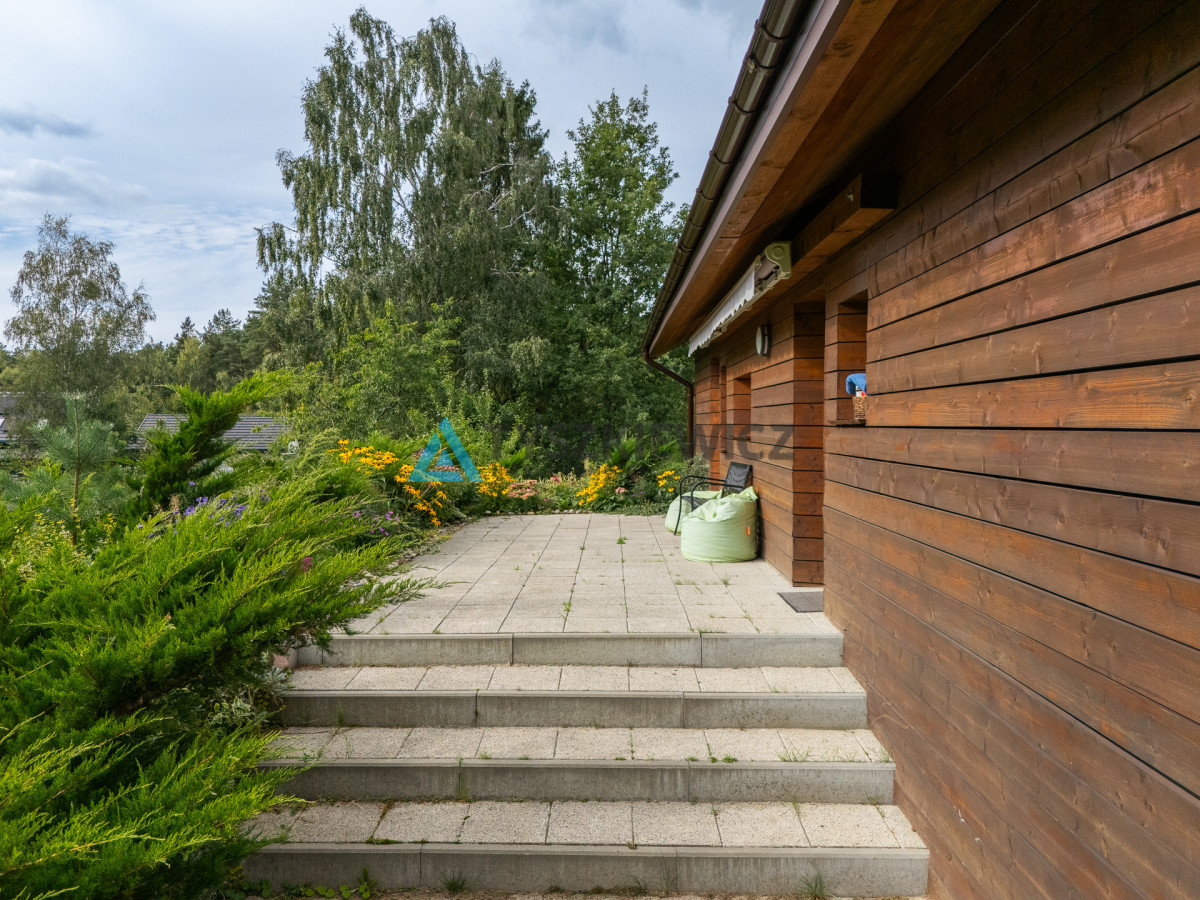Pięknie położona działka blisko jeziora i lasu - Więcej