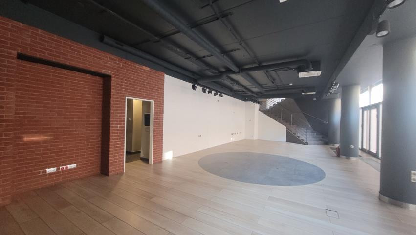 3 maja 187 m² super punkt parter witryny - Więcej