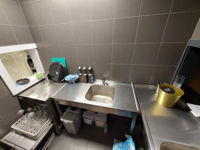 170 m² ok. Rynku sklep, usługi, pub, klub - Więcej