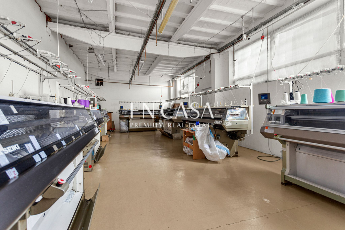 Budynek przemysłowo-usługowy ok 900 m² + magazyn - Więcej